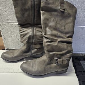 Stylish Gray Women's Boots